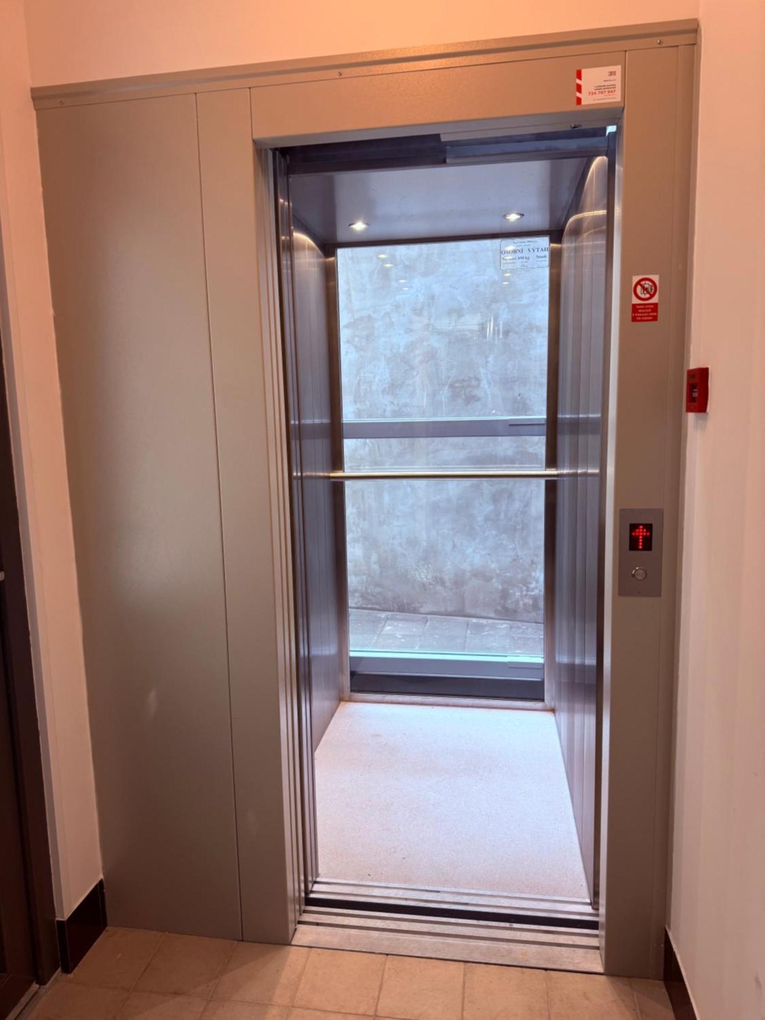 Luxury New With Balcony Steps From Wenceslas Square Apartamento Praga